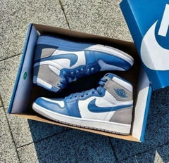 Nik e Air Jordan Retro 1 High True