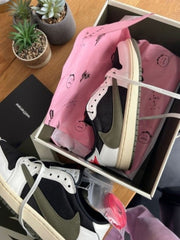 Nikee Air Jordan Retro 1 Low X Trav
