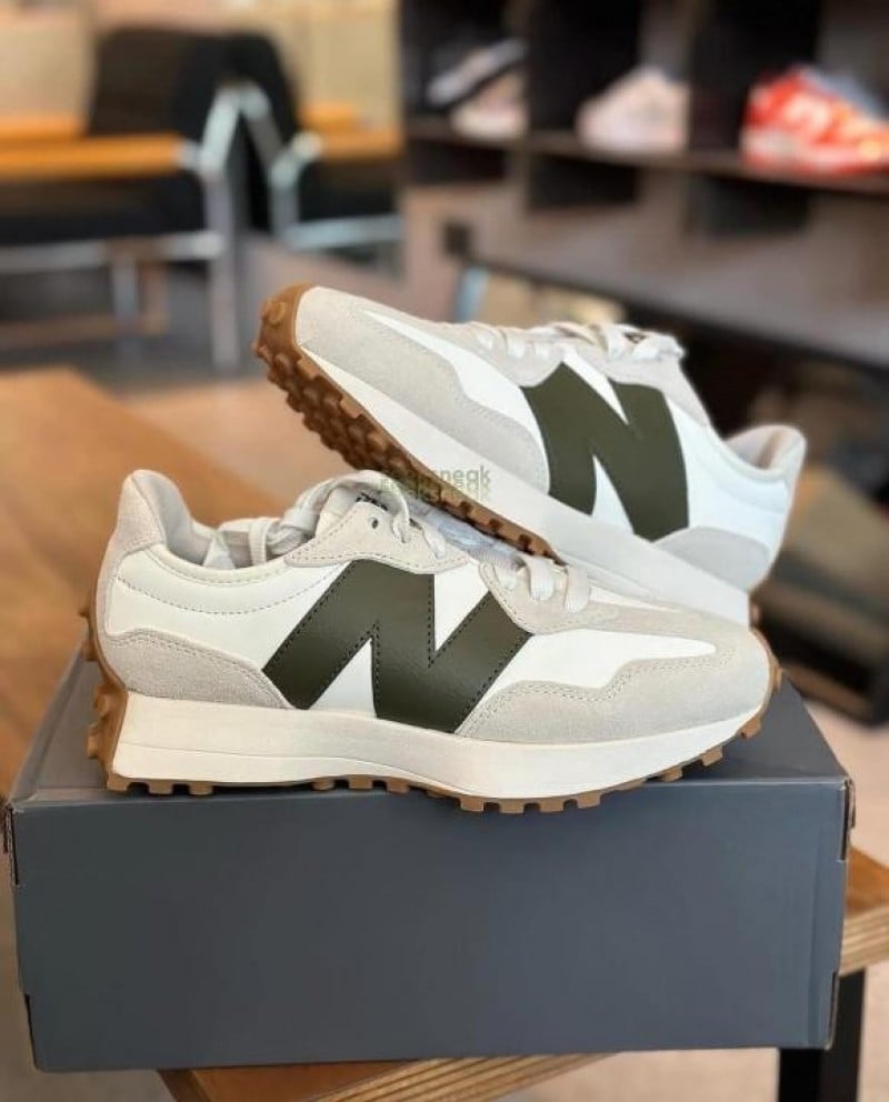 New Balance 327 Moonbeam OAK LEAF GREEN