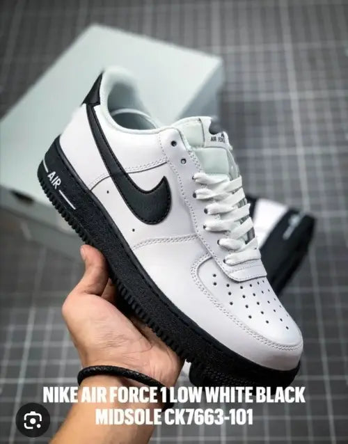 Nike AirForce 1 Low WHITE BLACK SOLE
