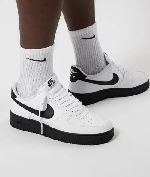 Nike AirForce 1 Low WHITE BLACK SOLE