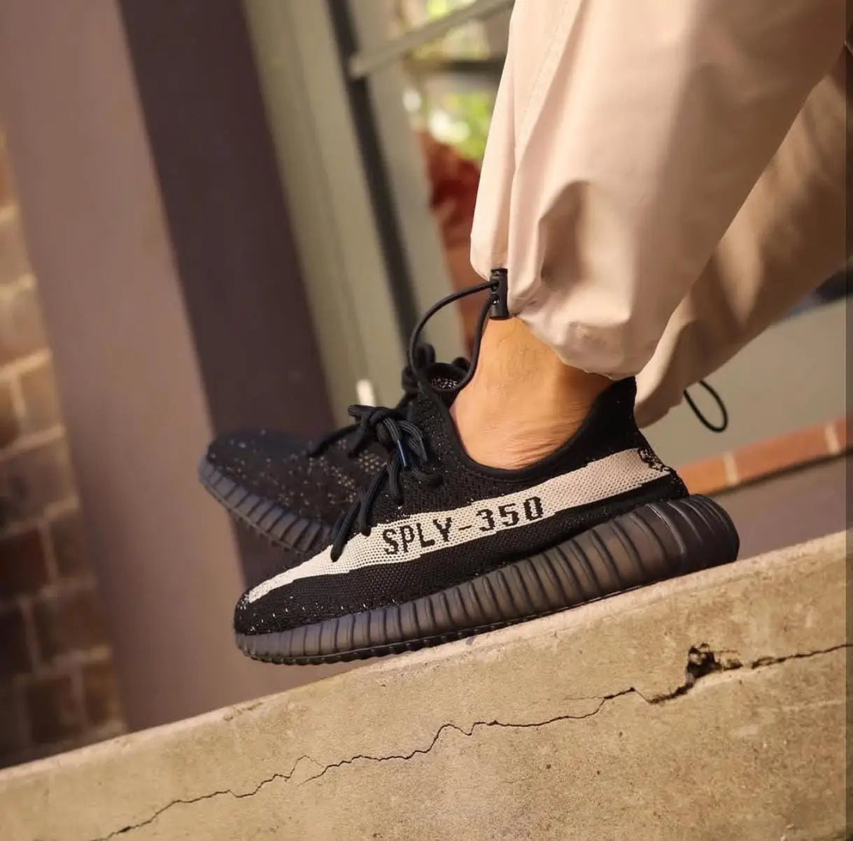 Adidas Yeezy 350 V2 Oreo for Girls  Semi-UA 7A Quality Full Kit (D-2023)