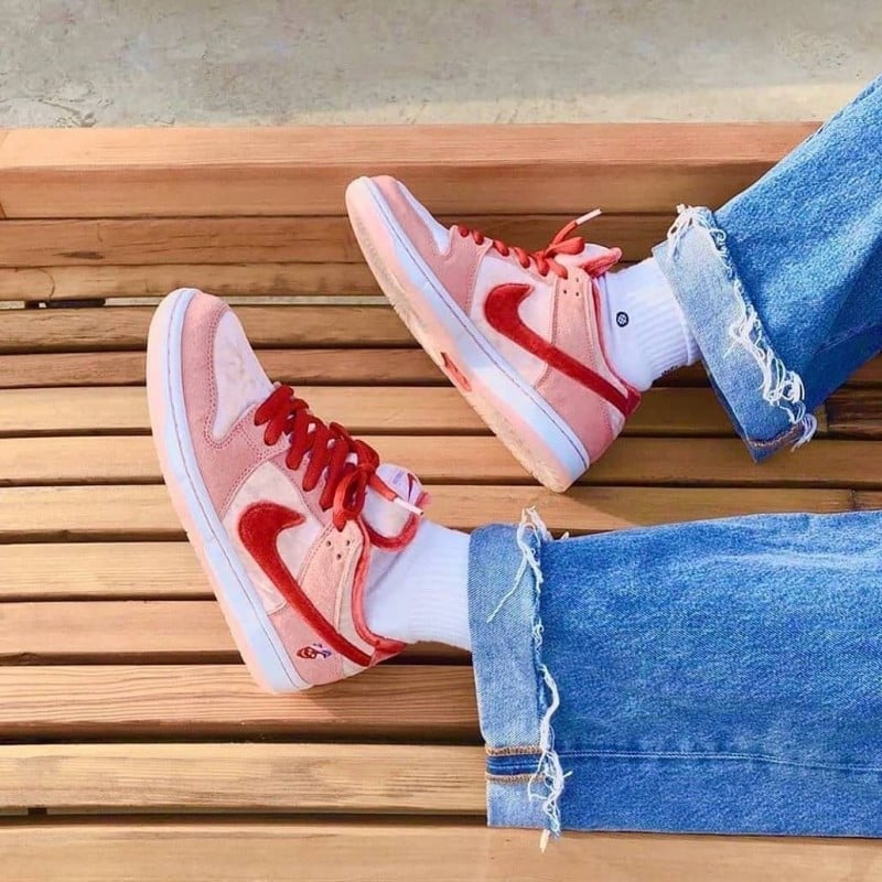 Nikee Dunk Low STRANGE LOVE